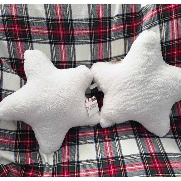 “2pc Star Sherpa Pillows – Soft Winter Cottagecore Decor” - Picture 3 of 4
